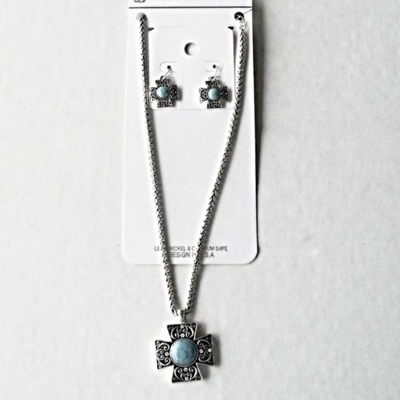 Faux Turquoise Antique Silver Plated Necklace Set - Picture 2 of 7